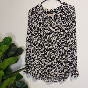 LOFT Monochrome Floral Print Blouse medium
